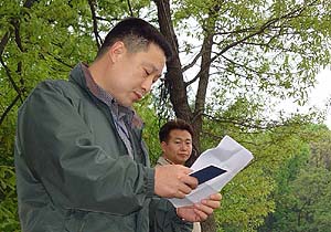 직원들에게 향후 계획을 설명하고 있는 김창국 비대위 위원장 